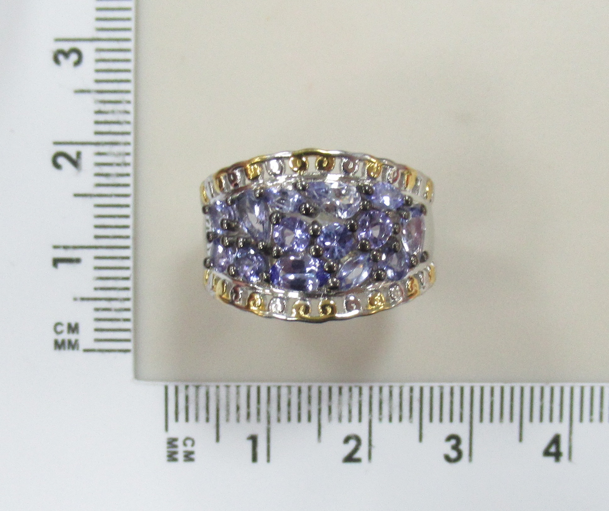 Серебряное кольцо с танзанитами